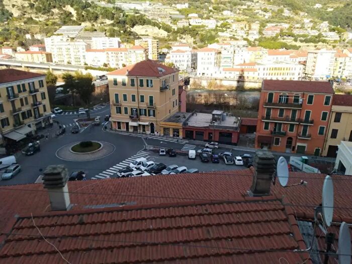 Appartamento trilocale in vendita in Via Falerina, Ventimiglia