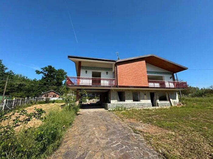 Casa con 6 locali in vendita in Alessandria