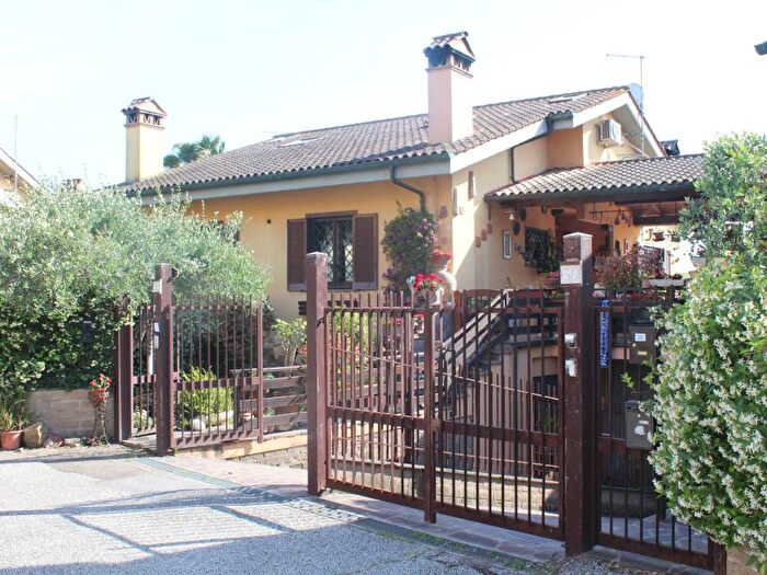 Appartamento trilocale in affitto in Via Ambrogio Baldo Soldani, Castel di Leva, Roma