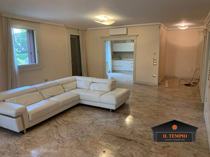 Appartamento con 5 locali in affitto in corso fogazzaro, Centro Storico, Vicenza