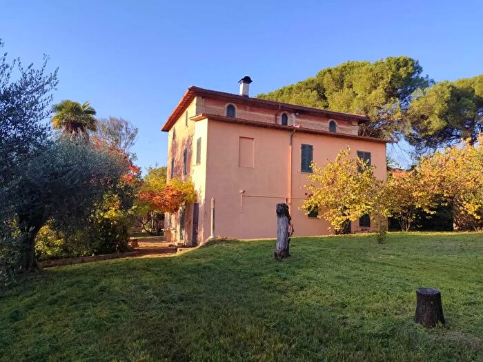 Casa con 7 locali in vendita in Via Todi, Perugia