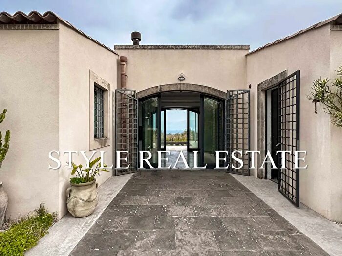 Casa con 5 locali in vendita in Avola