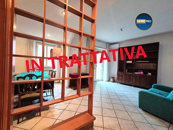 Appartamento trilocale in vendita in Via Segesta, Roma