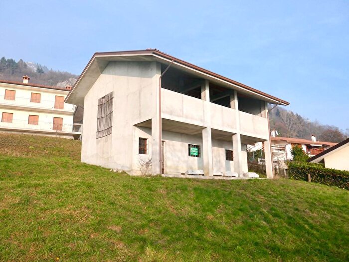 Casa con 5 locali in vendita in Clauzetto