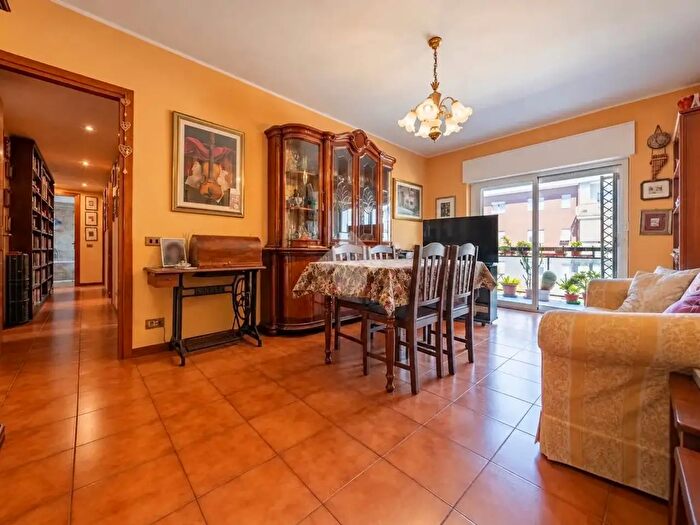 Appartamento trilocale in vendita in Via Francesco Tovaglieri, Roma