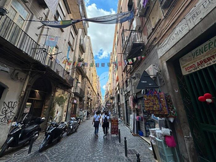 Appartamento quadrilocale in affitto in Piazzetta Sedil Capuano, Tribunali, Napoli