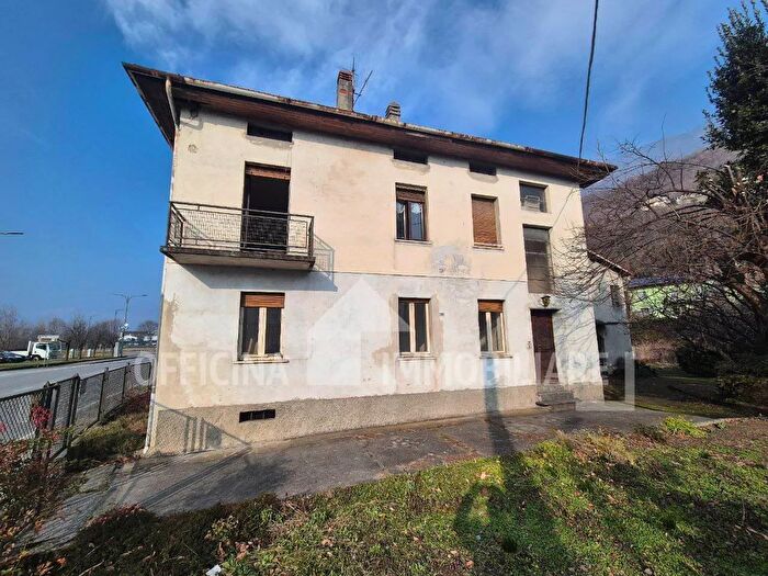 Casa con 12 locali in vendita in Via Valeriana, Mantello