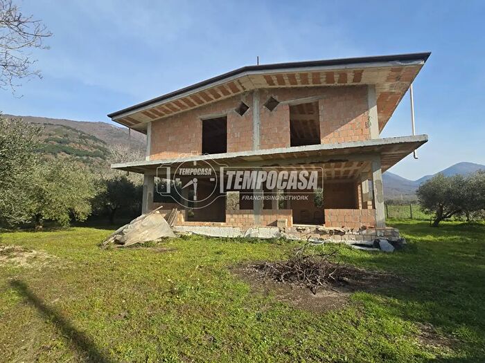 Casa con 5 locali in vendita in Avella