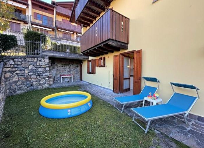 Appartamento trilocale in vendita in Via Monte Alben, Costa Di Serina