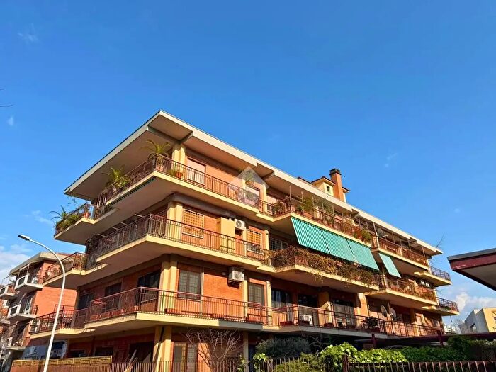 Appartamento con 7 locali in vendita in Via Francesco Bartolomeo Rastrelli, Roma