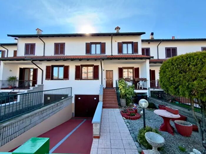 Casa quadrilocale in vendita in Strada Privata Umberto Giordano, Novara