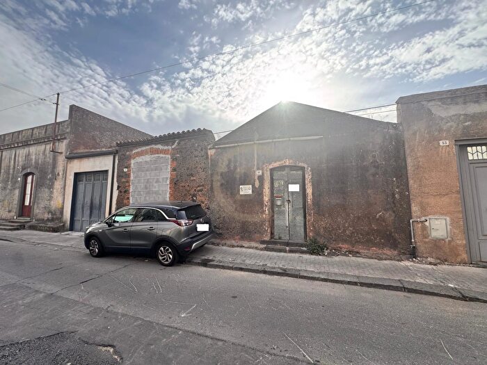 Casa con 5 locali in vendita in Belpasso