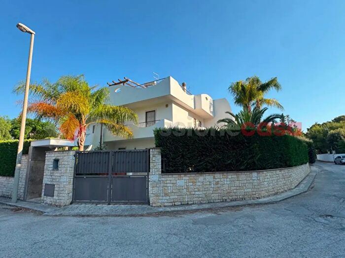 Casa quadrilocale in vendita in Via del Fattizzone, Pulsano