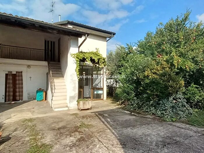 Casa con 6 locali in vendita in Via Cavour, Palazzo Pignano