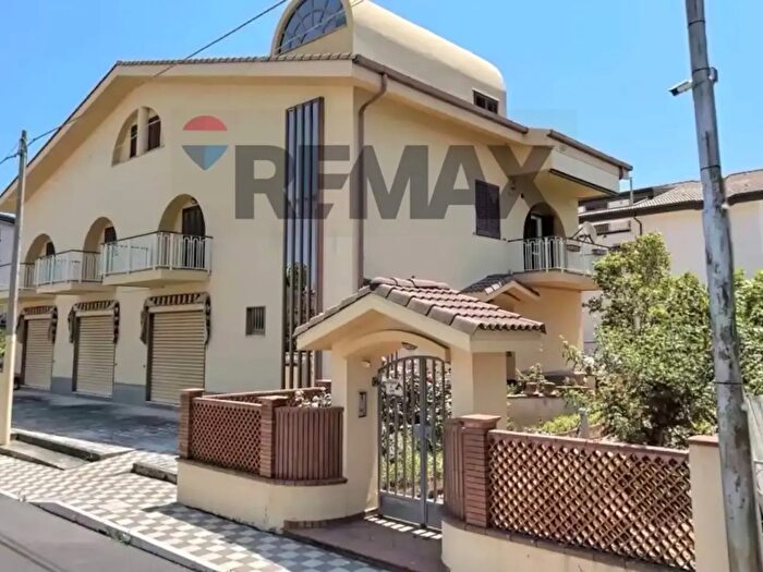 Appartamento bilocale in vendita in Via Crotone, Roseto Capo Spulico
