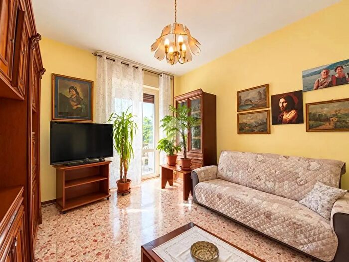 Appartamento trilocale in vendita in Viale Alessandro Volta, Novara