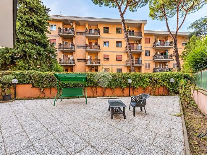 Appartamento trilocale in vendita in Via Montaione, Roma