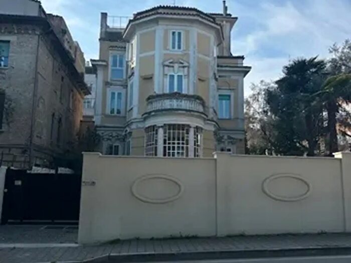 Appartamento con 5 locali in vendita in Via dei Monti Ernici, Pescara