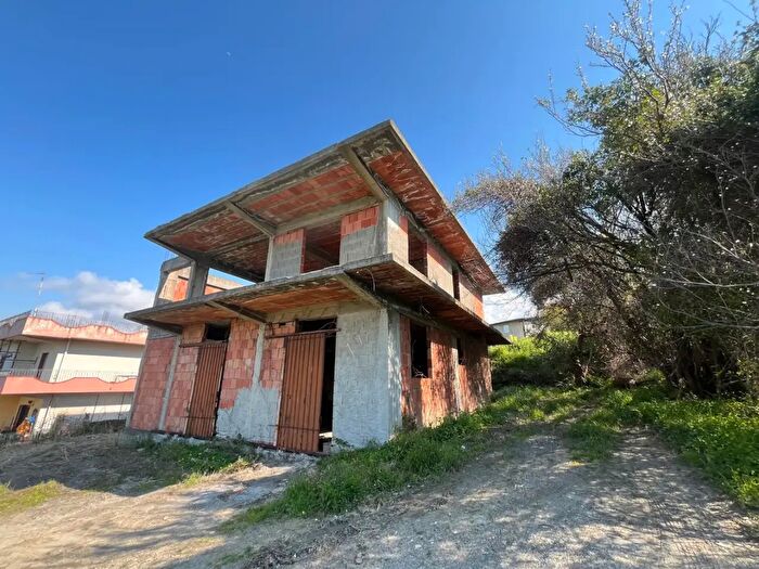 Casa con 10 locali in vendita in Via Acquaficara Snc, Barcellona Pozzo Di Gotto