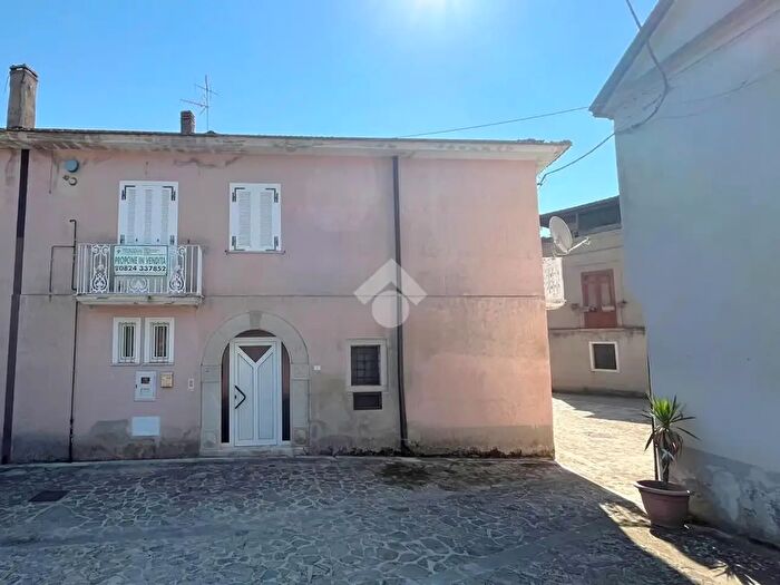 Appartamento con 5 locali in vendita in Piazza Arcivescovo Iorio, Pietradefusi