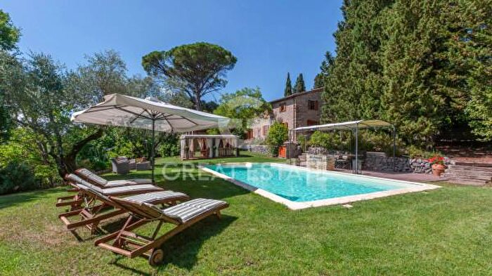 Casa con 6 locali in vendita in Via Sobborgo, Cetona