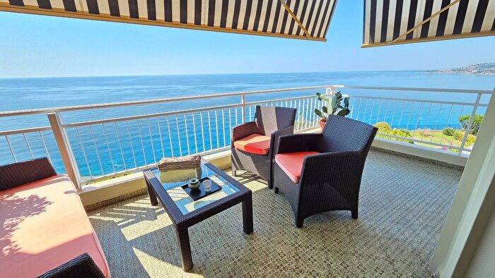 Appartamento trilocale in vendita in Via Aurelia Levante Ospedaletti, Ospedaletti