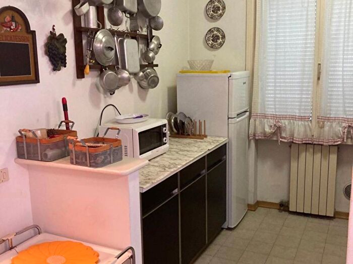 Appartamento trilocale in affitto in Via Pisa, Marina di Massa Centro, Massa