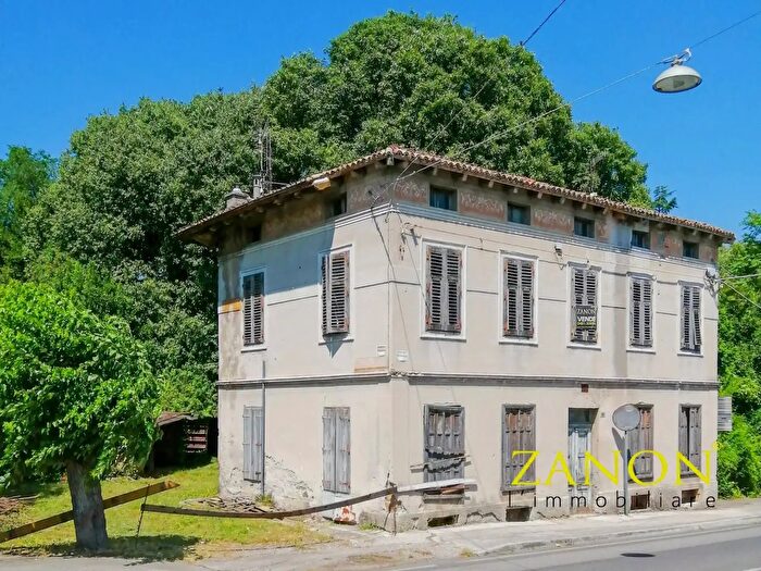 Casa con 9 locali in vendita in Via Brigata Re, Gorizia