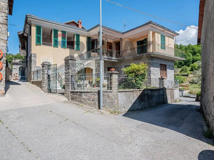 Casa trilocale in vendita in Nezzana Snc, Bagnone