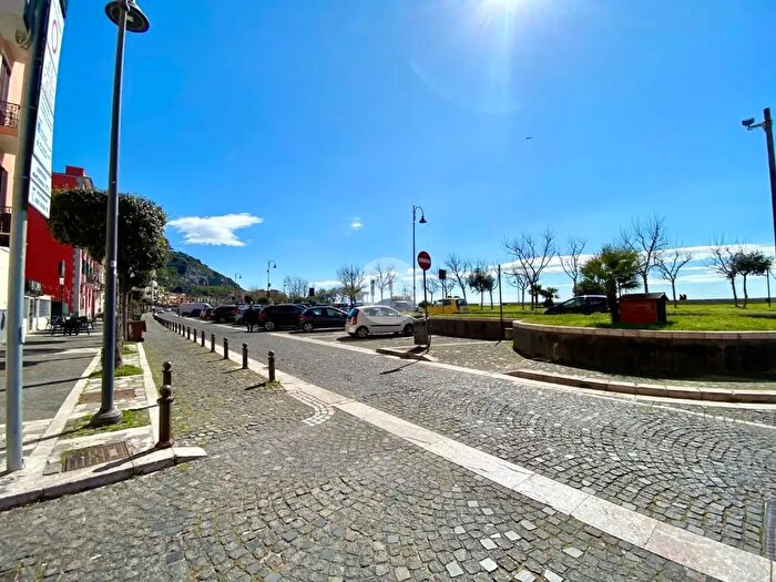 Appartamento trilocale in vendita in Corso Umberto I, Pozzuoli