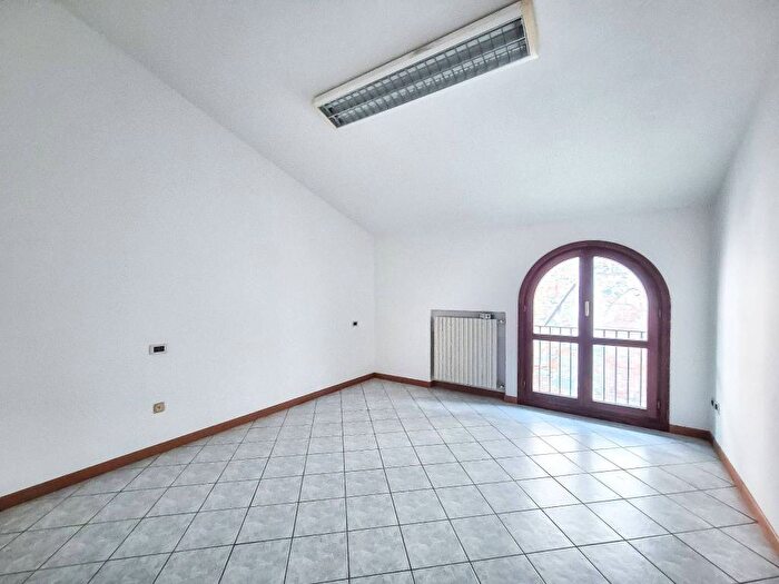 Appartamento trilocale in affitto in Via della Torre, Centro, Pescia