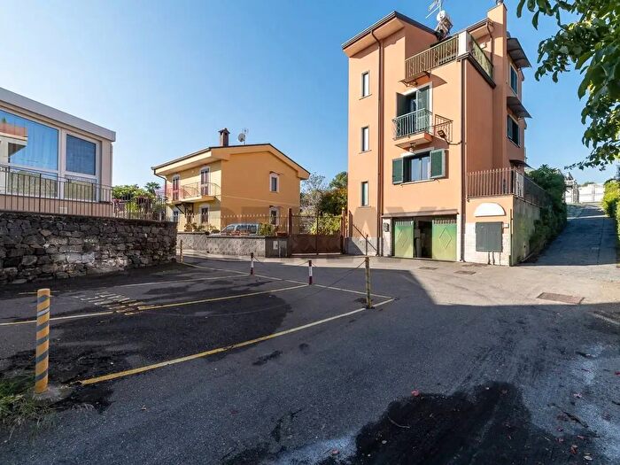 Casa con 8 locali in vendita in Via XXI Aprile, Aci Castello