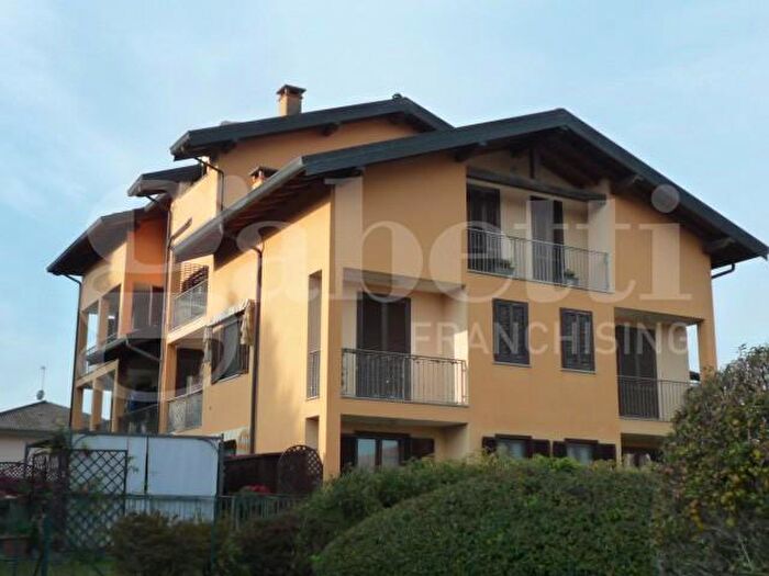 Appartamento trilocale in vendita in Via Silvio Pellico, Castelletto Sopra Ticino