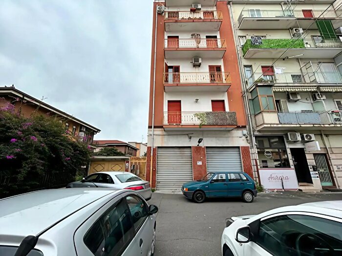 Appartamento trilocale in vendita in Via Michele Lessona, Catania