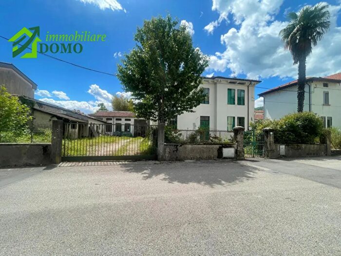 Casa quadrilocale in vendita in Via Dante Alighieri N, Schio