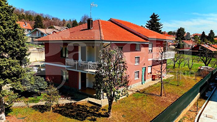 Casa con 11 locali in vendita in Via San Rocco, Villarbasse