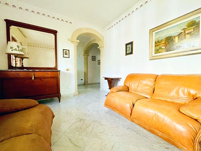 Casa con 6 locali in vendita in Viareggio