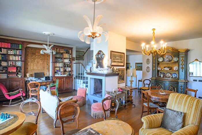 Appartamento con 6 locali in vendita in Prato