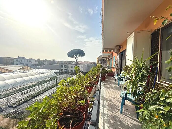 Appartamento quadrilocale in vendita in Via Gaetano Poli, Portici