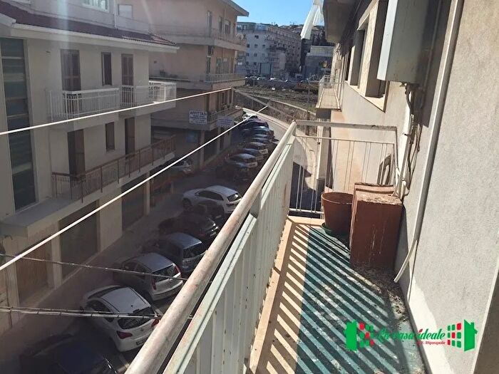 Appartamento con 9 locali in vendita in Via Dante, Ragusa
