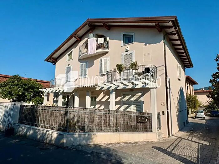 Appartamento con 6 locali in vendita in Ia dei Saraceni, Massa
