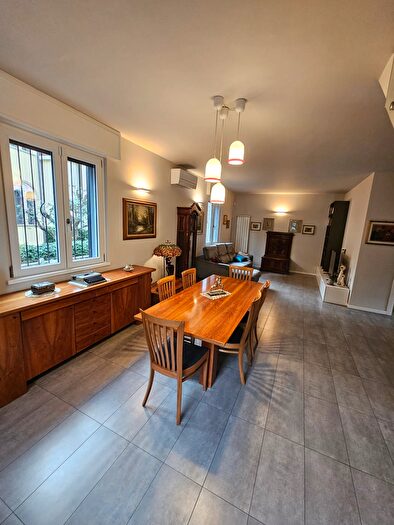 Casa con 6 locali in vendita in Via Privata Bitonto, Milano