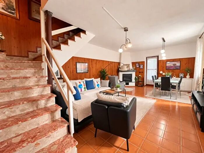 Casa con 5 locali in vendita in Frazione Sant'Anna, Monteu Roero