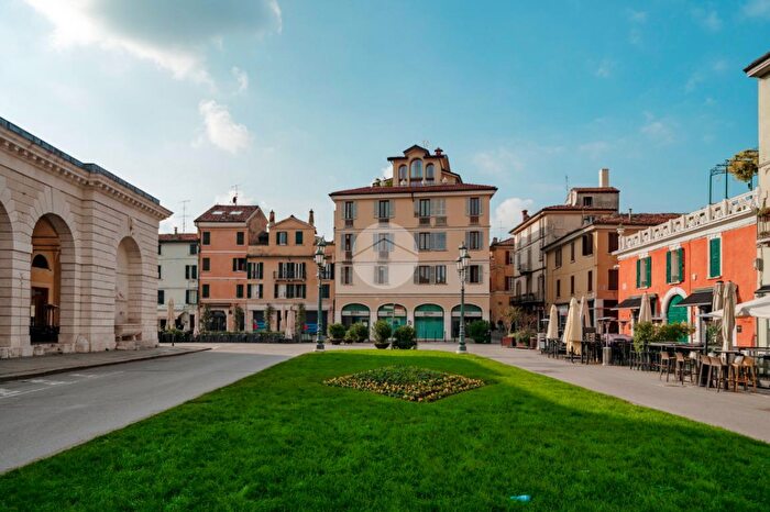 Appartamento quadrilocale in vendita in Corso Magenta, Brescia