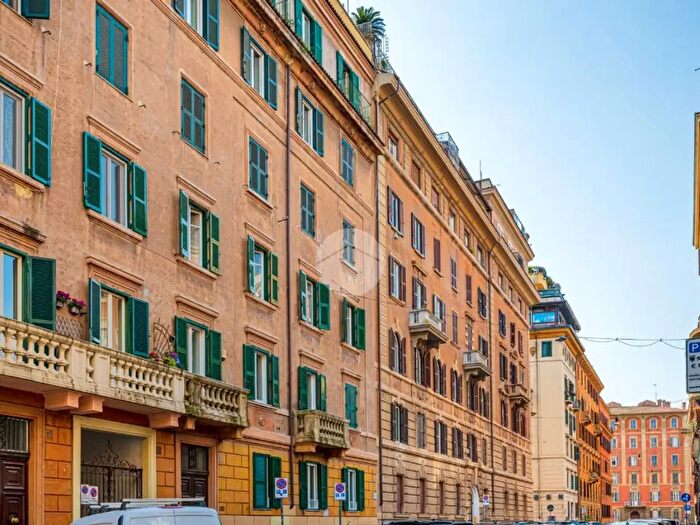 Appartamento trilocale in vendita in Via Alberico II, Roma