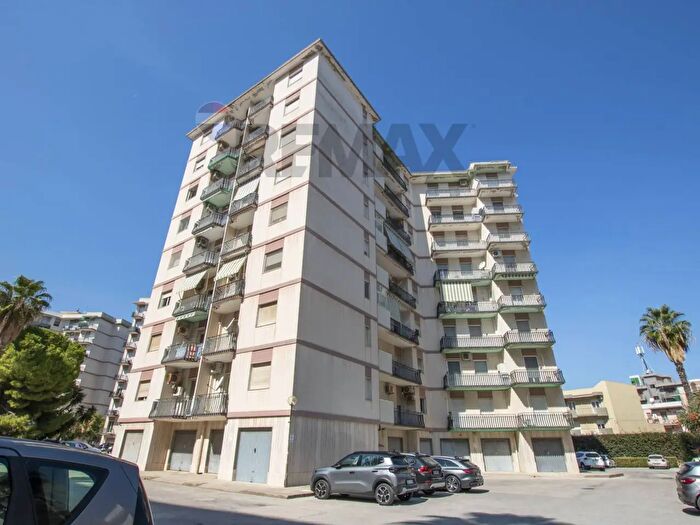 Appartamento con 6 locali in vendita in Via Unione Sovietica, Siracusa