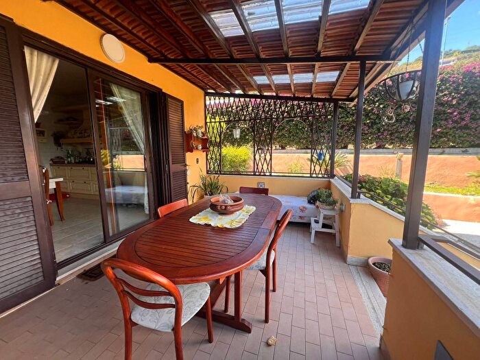Casa con 6 locali in affitto in Via Pisciarelli, Bagnoli, Napoli