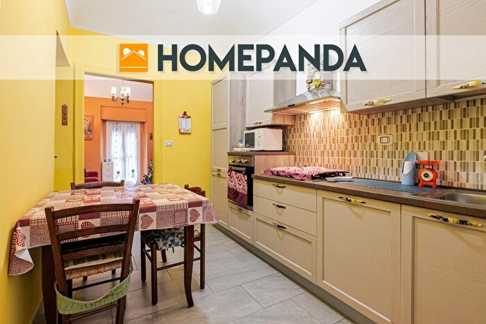 Appartamento quadrilocale in vendita in Via Châtillon, Torino