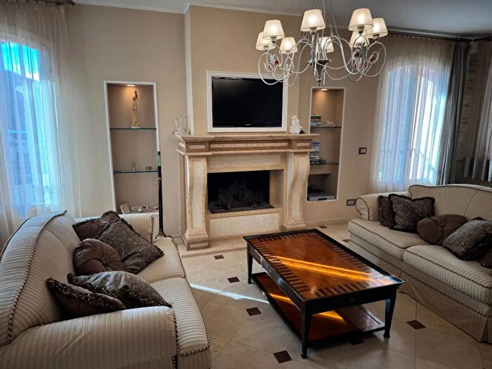 Casa con 10 locali in vendita in Via Terravecchia, Tortoreto