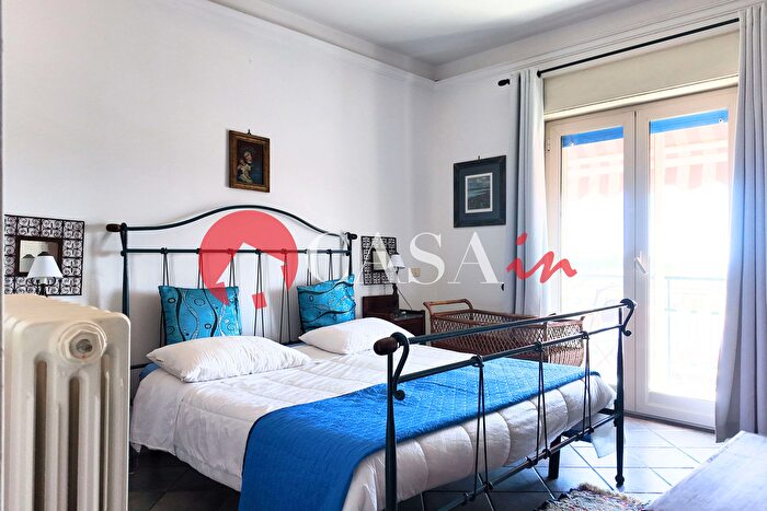 Appartamento con 9 locali in vendita in Via Pergusa, Giardini Naxos